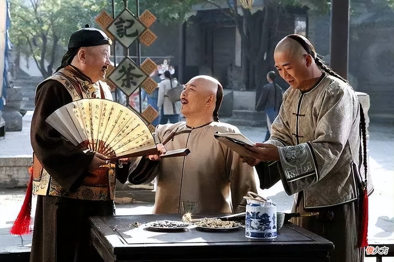 【爱历史】和珅出上联：三斤四两五花肉，纪晓岚巧对下联，和珅直接下跪