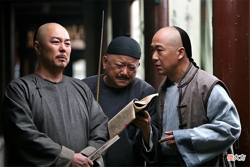 【爱历史】和珅出上联：三斤四两五花肉，纪晓岚巧对下联，和珅直接下跪