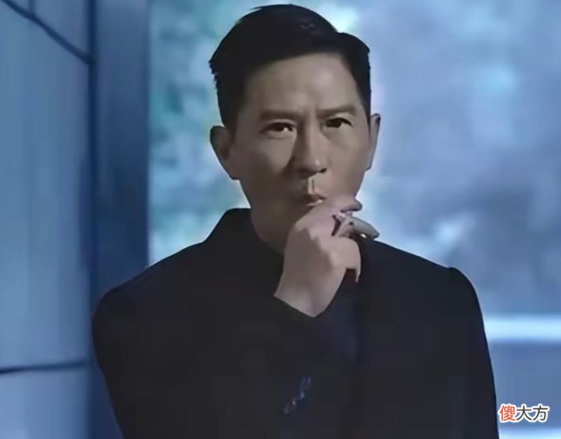 【就爱时尚】男人不管多帅，到了中年尽量少留3种“油腻发型”，会让人没好感