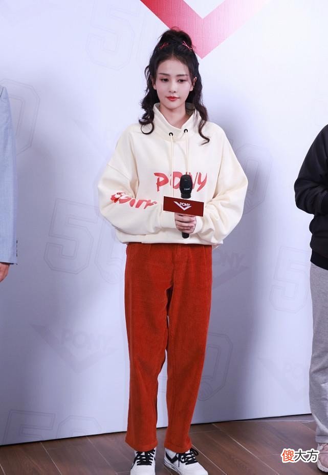 【就爱时尚】娱乐圈能笑得这么肆无忌惮的，也就是白鹿了，这脸蛋一看就没整容