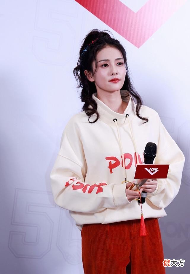 【就爱时尚】娱乐圈能笑得这么肆无忌惮的，也就是白鹿了，这脸蛋一看就没整容