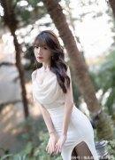【就爱时尚】夏日的连衣裙款式那么多，而最撩人心弦的当属吊带裙了