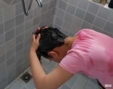 【时尚一点】今年火了一种洗头方法：先涂护发素，再洗头发，到底有啥好处？