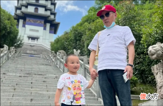 田静辅导孩子有一套，悦悦跳手势舞，熊磊晒楷楷照片，郭威吹气球