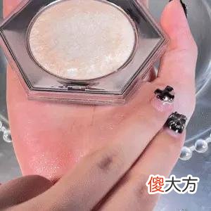 【就爱时尚】吊打牛郎！这些爆闪眼影到底是什么来头？