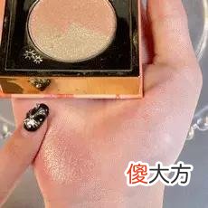 【就爱时尚】吊打牛郎！这些爆闪眼影到底是什么来头？