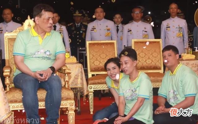 【历史故事】37岁诗妮娜复宠在即，泰王为她安排家庭海报，一起干农活乐翻天