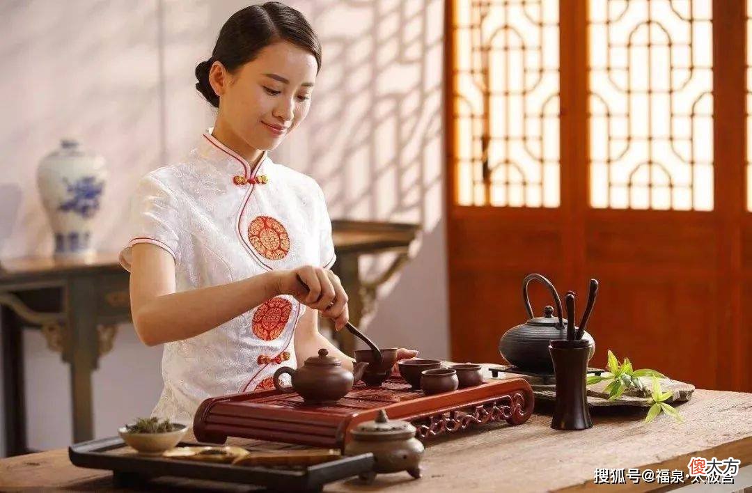 【历史故事】乾隆皇帝为什么喜欢喝茶？
