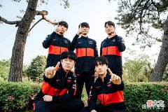 【游戏世界】SGB爆冷击败G2,T1晋级四强!T1手势竖1引起巨大争议