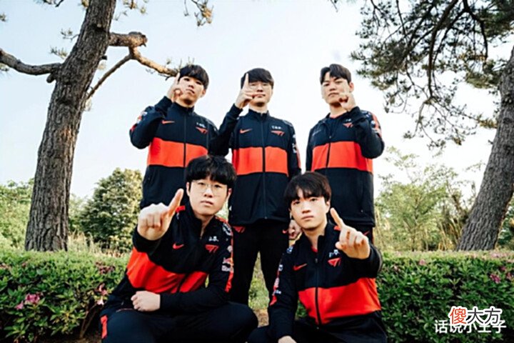 【游戏世界】SGB爆冷击败G2,T1晋级四强!T1手势竖1引起巨大争议