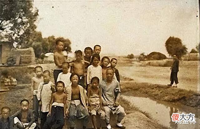 【爱历史】法国摄影师拍的百年前大清,满族女子确实漂亮,和影视剧截然不同