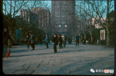 【历史故事】外国人拍摄的老照片 1978年的上海 晨练打太极的市民