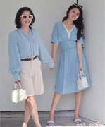 【时尚一点】50岁的女人要会穿，选对衣服年轻十岁，穿错衣服不仅显老又没气质