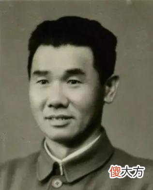 【爱历史】参谋长让张双群给陈再道介绍对象，张双群一照镜子：我就是现成的