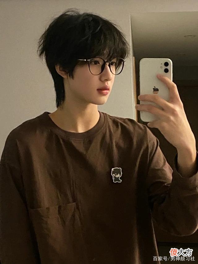 【就爱时尚】暖男不适合运动风太浓的搭配，这样穿搭是适合暖男的