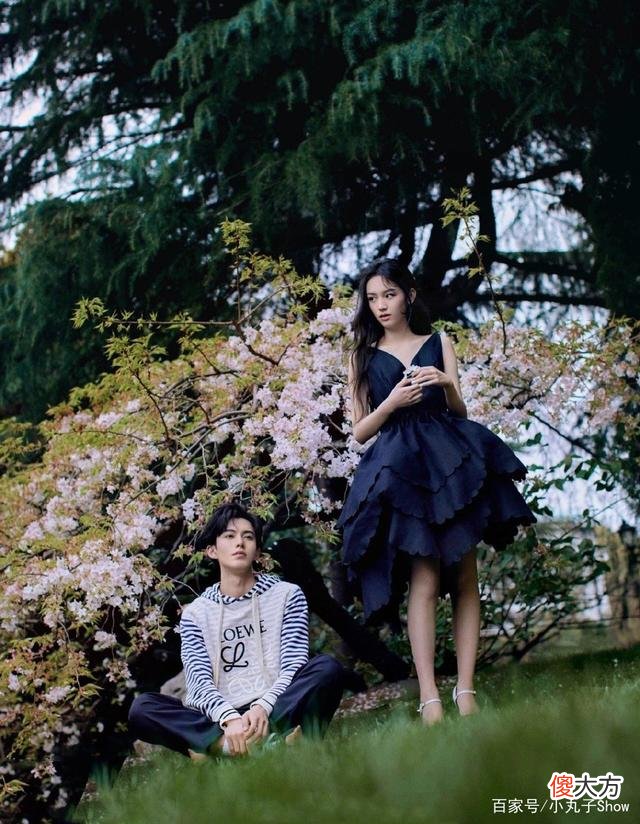 【时尚一点】周也王鹤棣同框登时尚杂志，俊男美女拍时尚写真太飒了