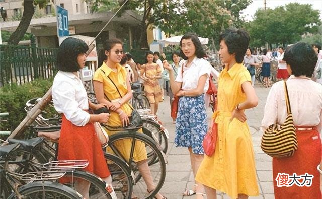 【爱历史】七、八十年代风靡全国的“的确良”，为啥突然消失？它换了个名字