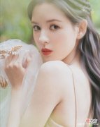 【时尚一点】“神颜”张予曦，白色针织小吊带搭配粉色长裤