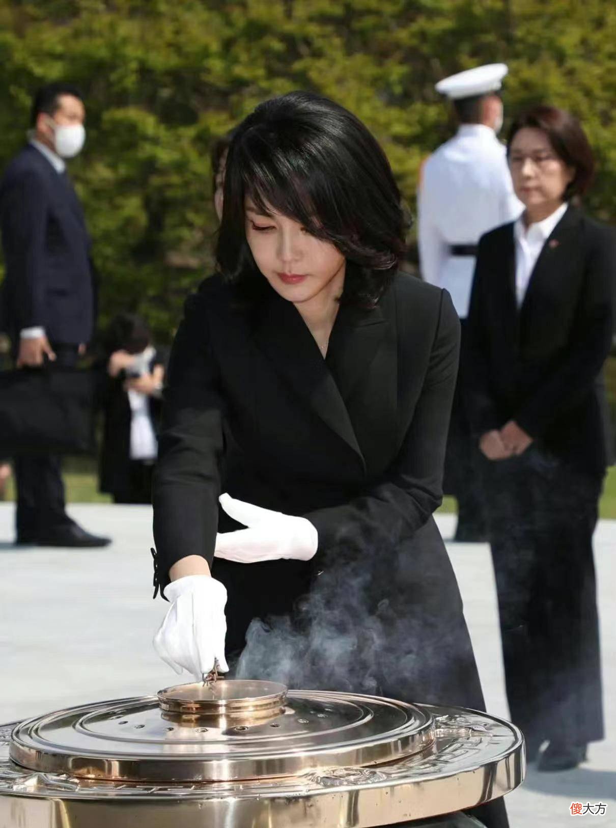 【就爱时尚】韩国最美总统夫人，72年的50岁“大妈”，颜值和身材却不输小