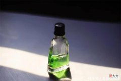 【就爱时尚】女性睡前在肚脐涂点风油精，可能收获3个好处，但有3点须注意