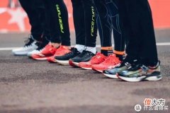 【就爱时尚】厚底跑鞋扎堆？来双薄底找点儿刺激！