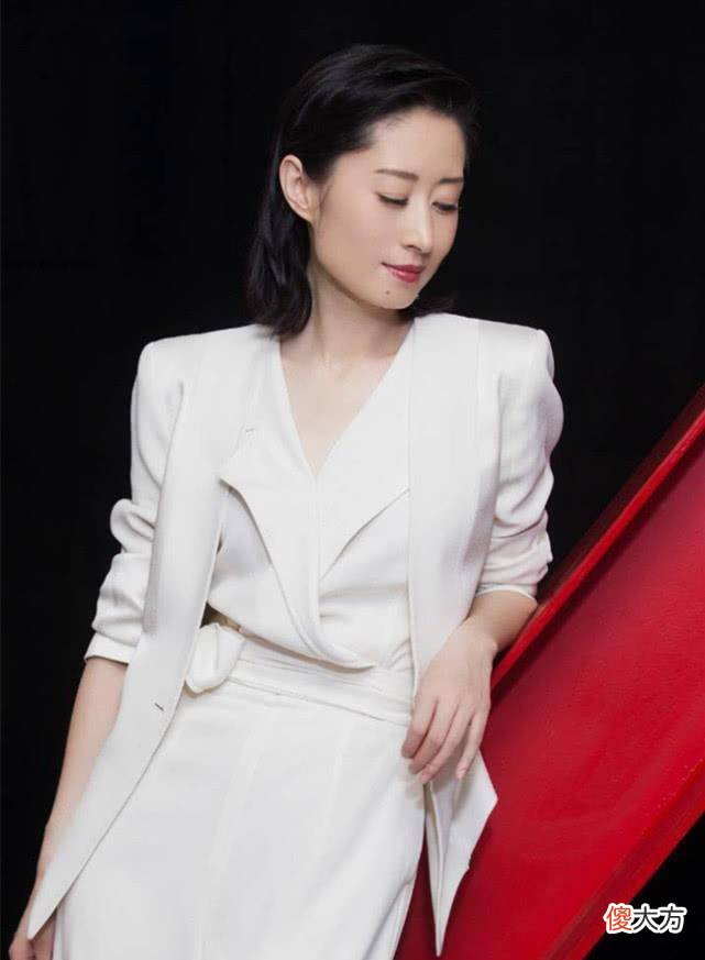 【时尚一点】她才12岁就被杨幂看中，穿运动服更显青春，却意外撞脸刘敏涛