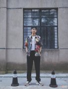【时尚一点】李现完美化身头巾现潮酷范儿，男友玩转正装搭配运动鞋