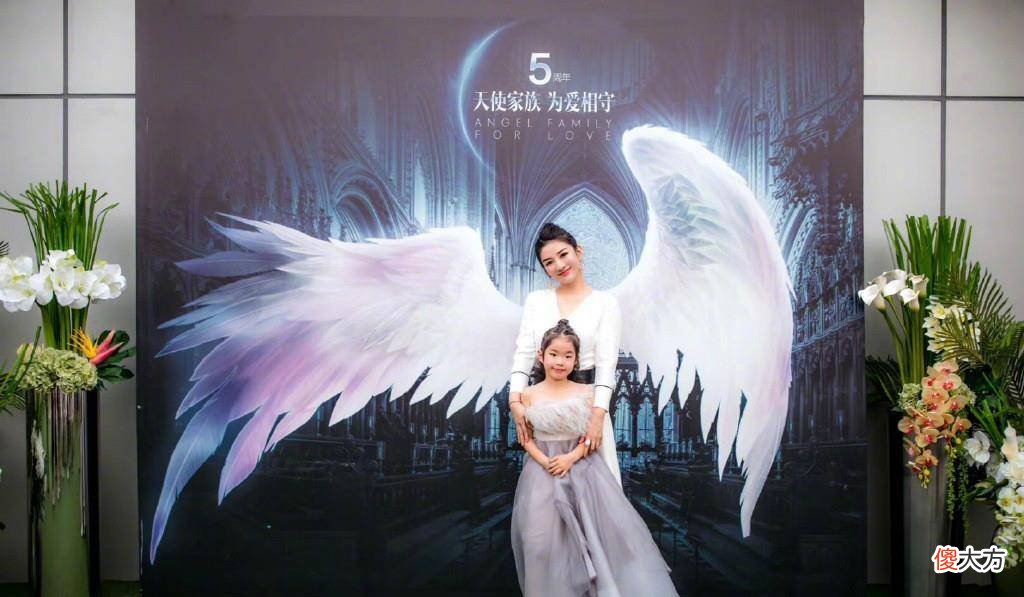 【时尚一点】黄奕6岁女儿登上走秀舞台，穿刺绣长裙气质不输妈妈，美成小公主