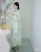 【时尚一点】夏天穿裙子，搭配哪种鞋子更好看？