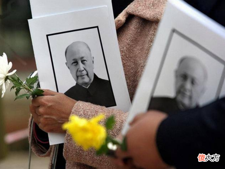 【爱历史】钱学森：98岁去世天降大雪，葬礼享国士待遇，三军仪仗队为他抬棺