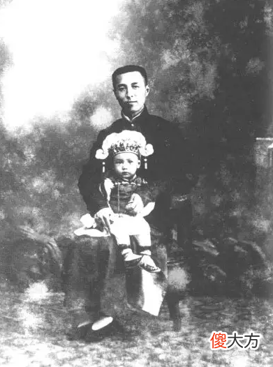 【爱历史】钱学森：98岁去世天降大雪，葬礼享国士待遇，三军仪仗队为他抬棺