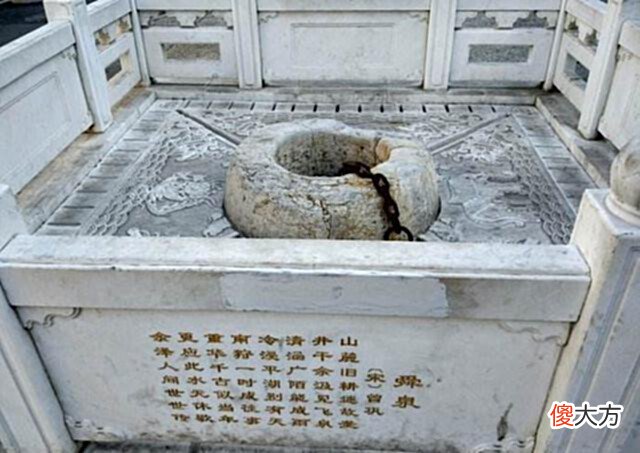 【历史故事】传说中的锁龙井有多神秘?拉不尽的铁链吓跑日本兵,解密真相