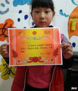 妈妈每天带孩子“打牌”，孩子成绩却成了全班第一，方法可复制