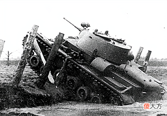 【历史故事】二战前的苏联秘密装备:T-111“通用护航坦克”