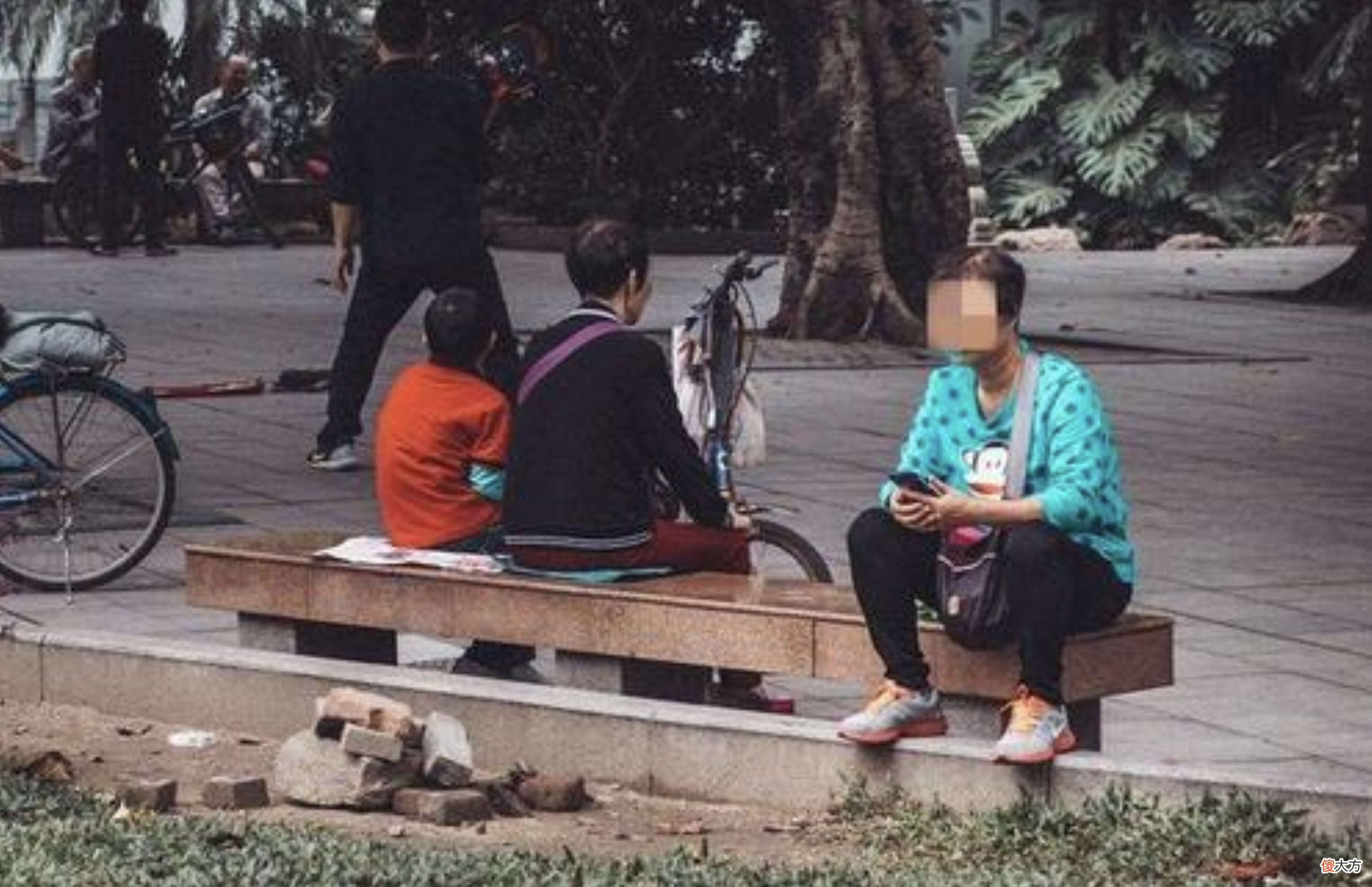 “再有时间精力，也别帮女儿带娃”，老人含泪控诉，获得众人认同