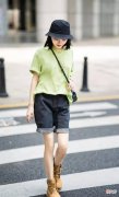 【就爱时尚】今夏流行一种风格：叫“不穿短裤穿中裤”，遮肉显高，营造高级感