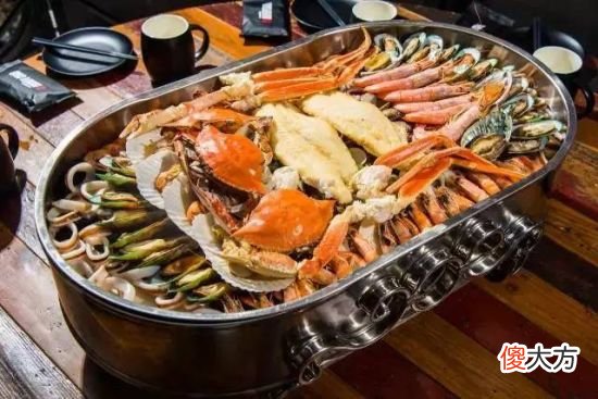 【时尚一点】太敷衍、像童鞋？“狂潮4.0”美食限定配色曝光，安踏再次陷入了争议