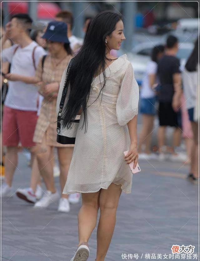 【时尚一点】复古荷叶边青春有活力，长发飘飘，女神气质十足