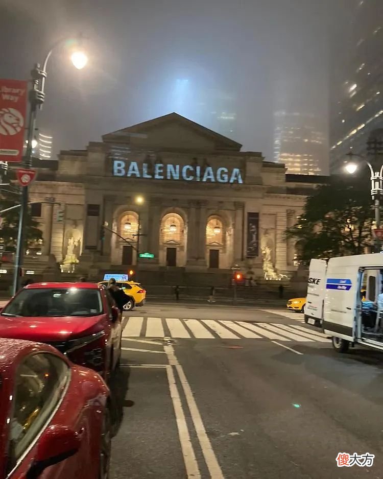 【时尚一点】只看联名，会忽略 Balenciaga 新系列“Garde-Robe”的精彩？