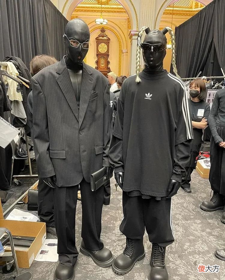 【时尚一点】只看联名，会忽略 Balenciaga 新系列“Garde-Robe”的精彩？