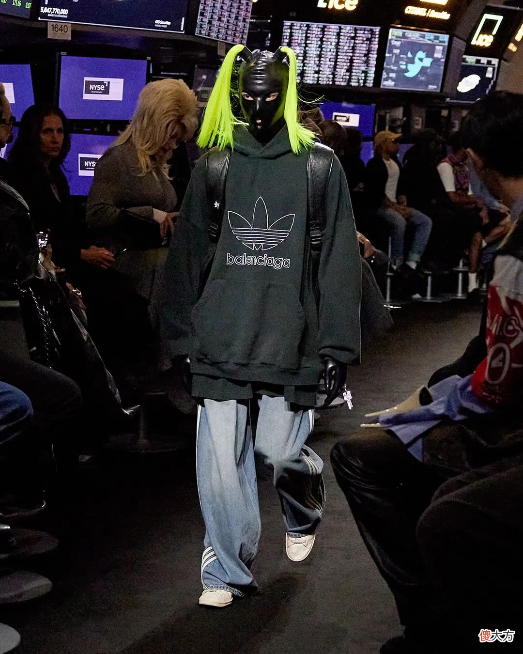 【时尚一点】只看联名，会忽略 Balenciaga 新系列“Garde-Robe”的精彩？