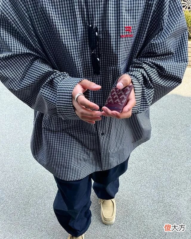 【时尚一点】只看联名，会忽略 Balenciaga 新系列“Garde-Robe”的精彩？