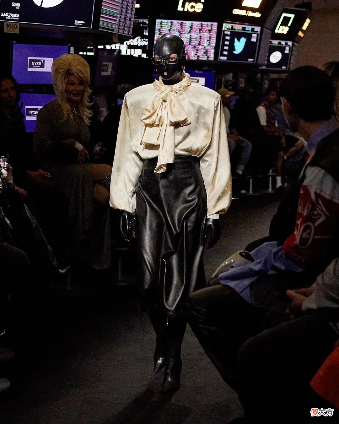 【时尚一点】只看联名，会忽略 Balenciaga 新系列“Garde-Robe”的精彩？