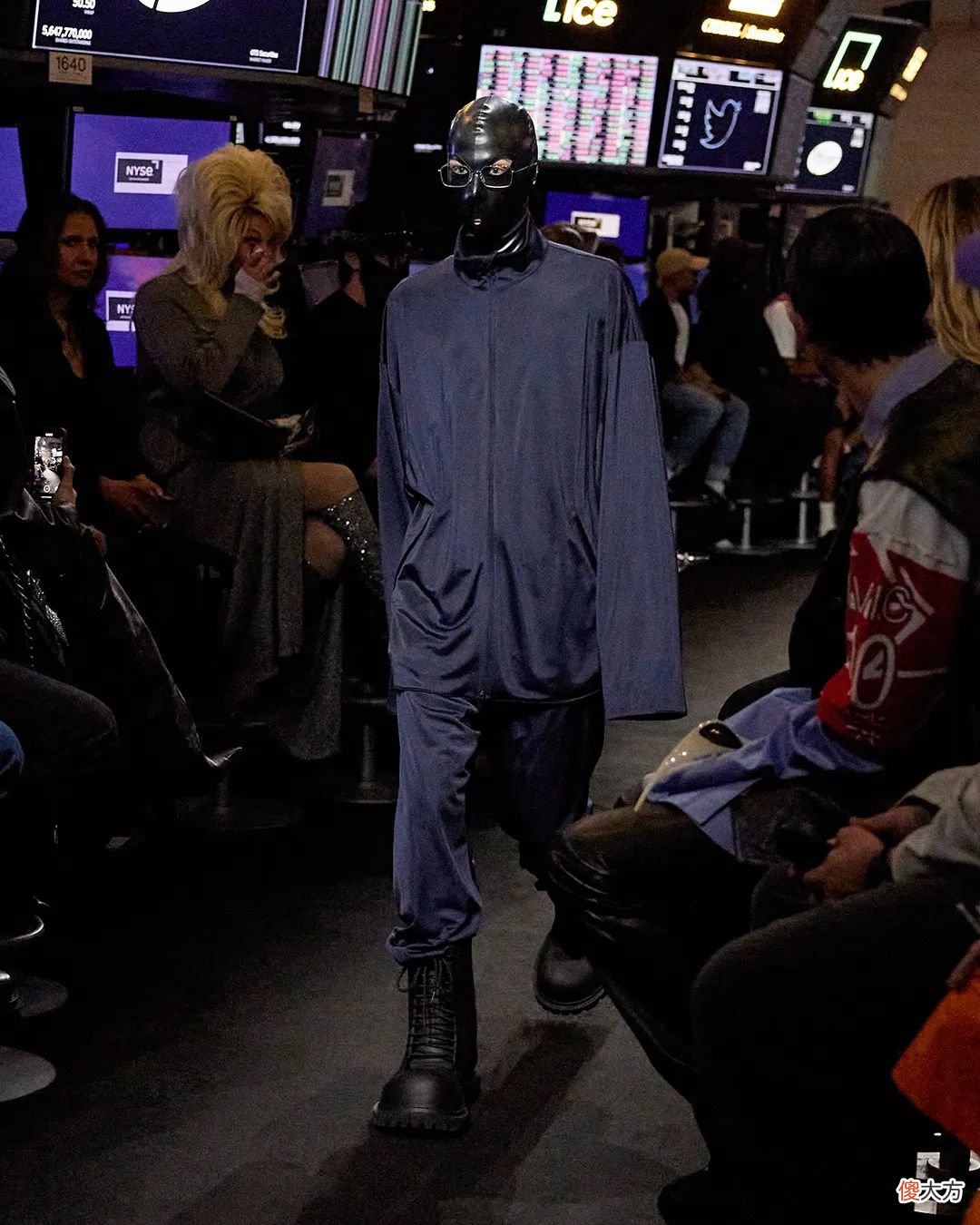 【时尚一点】只看联名，会忽略 Balenciaga 新系列“Garde-Robe”的精彩？