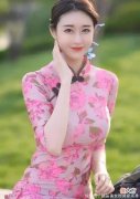 【时尚一点】越来越抵挡不住粉红色旗袍裙了，看到就想试穿一下，大家觉得好看吗
