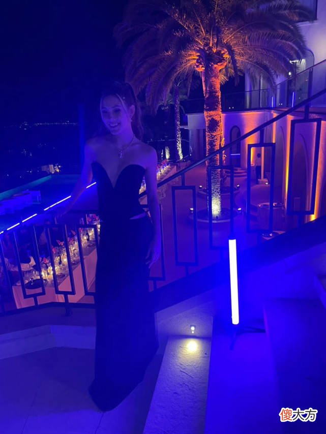 【就爱时尚】谷爱凌：全黑look诠释优雅和知性范，照样演绎出性感美艳范