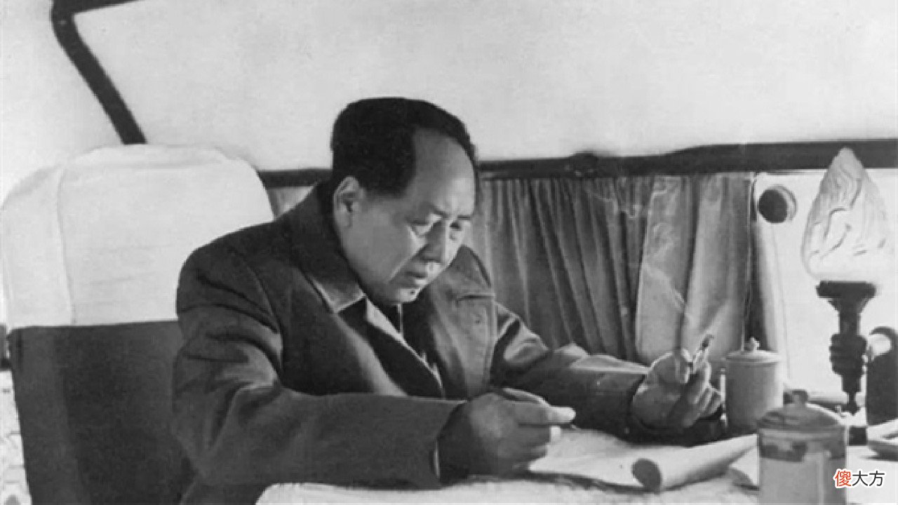 【爱历史】1955年，一农民朝毛主席专列丢石头，被抓后下场如何？