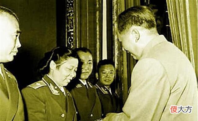 【爱历史】童养媳不堪忍受丈夫毒打怒参军,30年后成开国少将,点名要见前夫