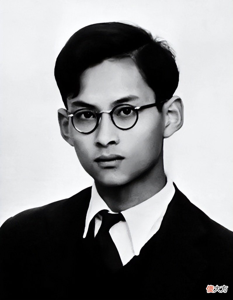 【历史故事】1985年，独占后宫的诗丽吉带儿子参加情人葬礼，惹得泰王很生气