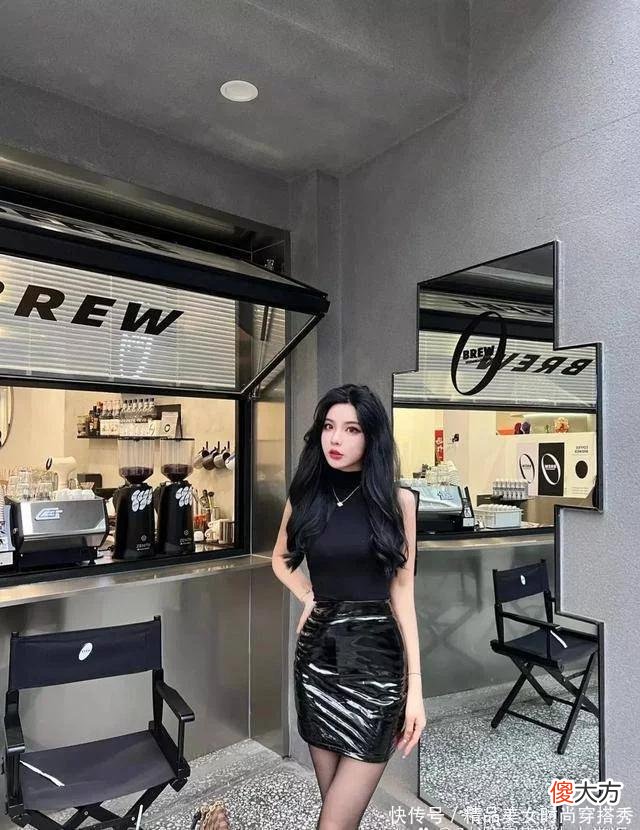 【就爱时尚】美女每日穿搭，经典纯黑色系列更显皮肤白皙喜欢关注一下谢谢